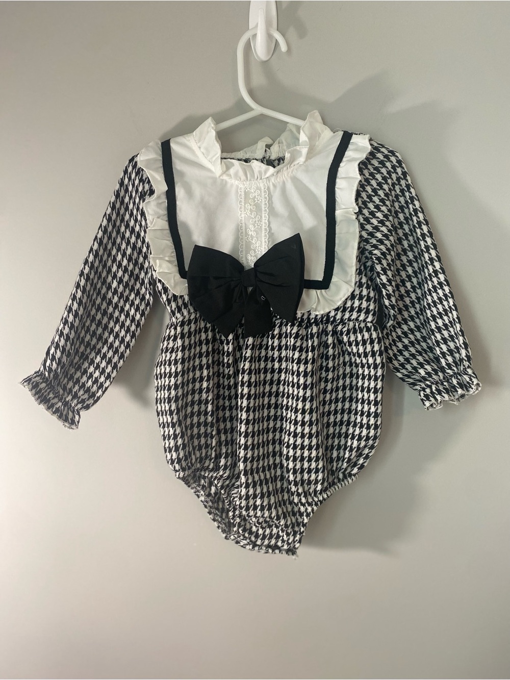 SHEIN Black and White Houndstooth Baby Romper with Ruffle Bib